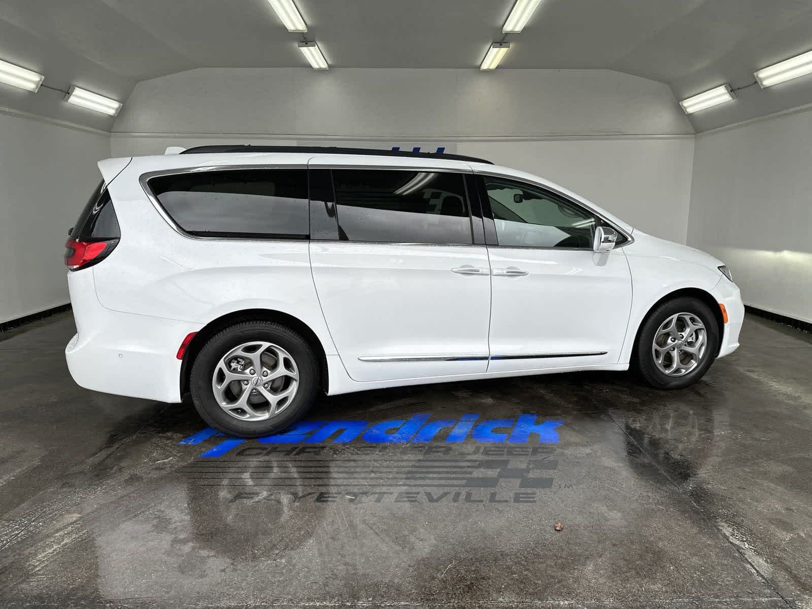 2022 Chrysler Pacifica Limited 9