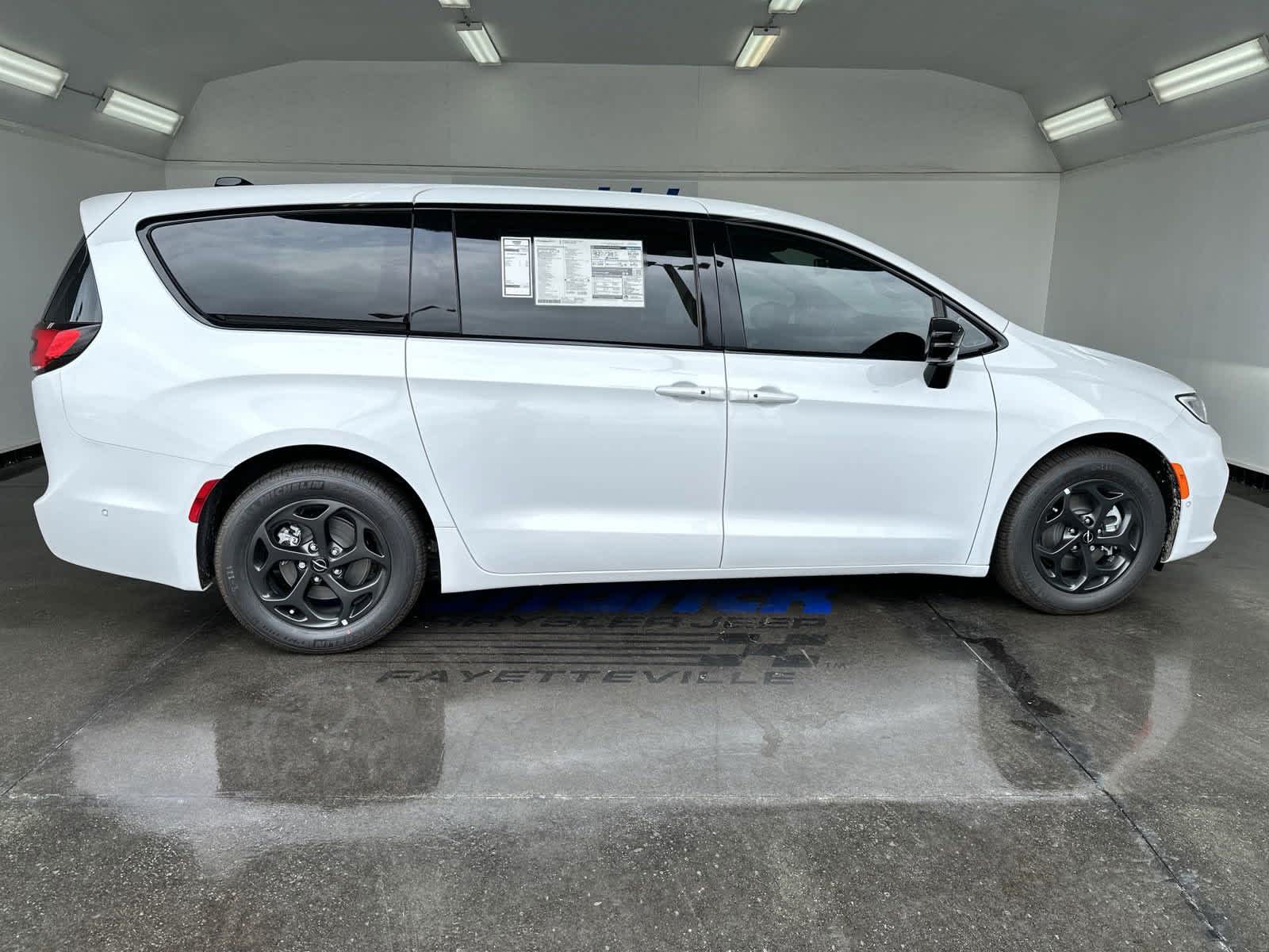 2024 Chrysler Pacifica LIMITED 9