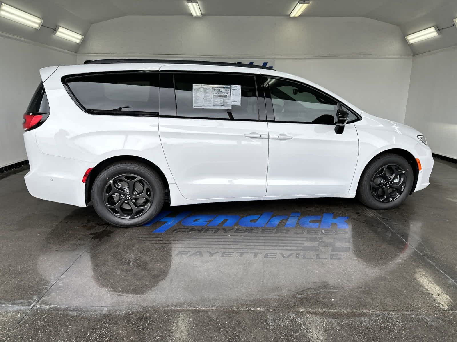 2024 Chrysler Pacifica Hybrid Premium S Appearance Pkg 9