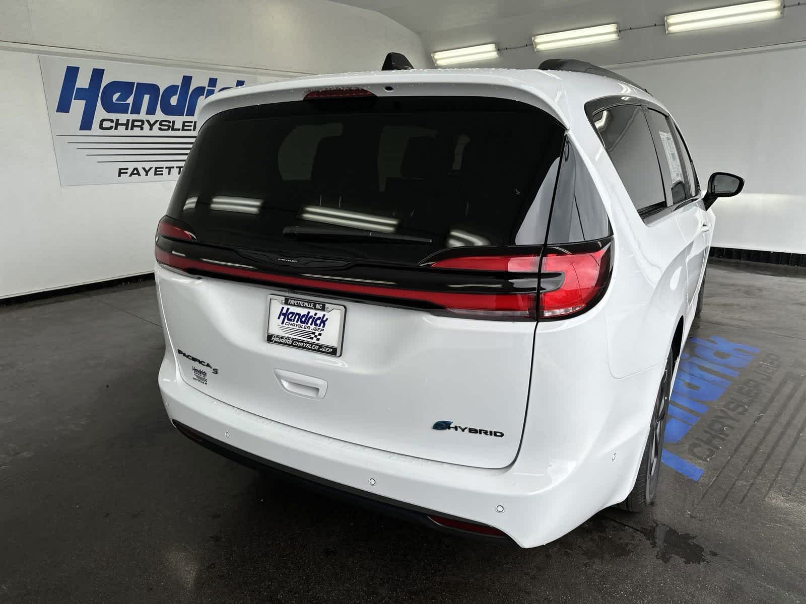 2024 Chrysler Pacifica Hybrid Premium S Appearance Pkg 7