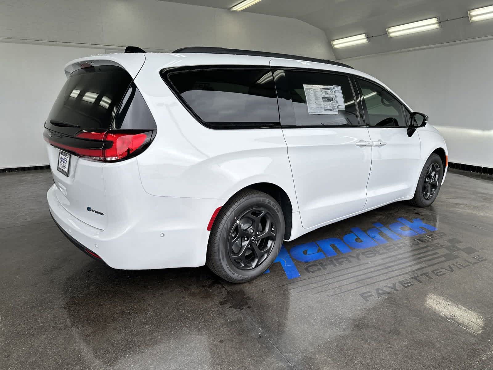 2024 Chrysler Pacifica Hybrid Premium S Appearance Pkg 8