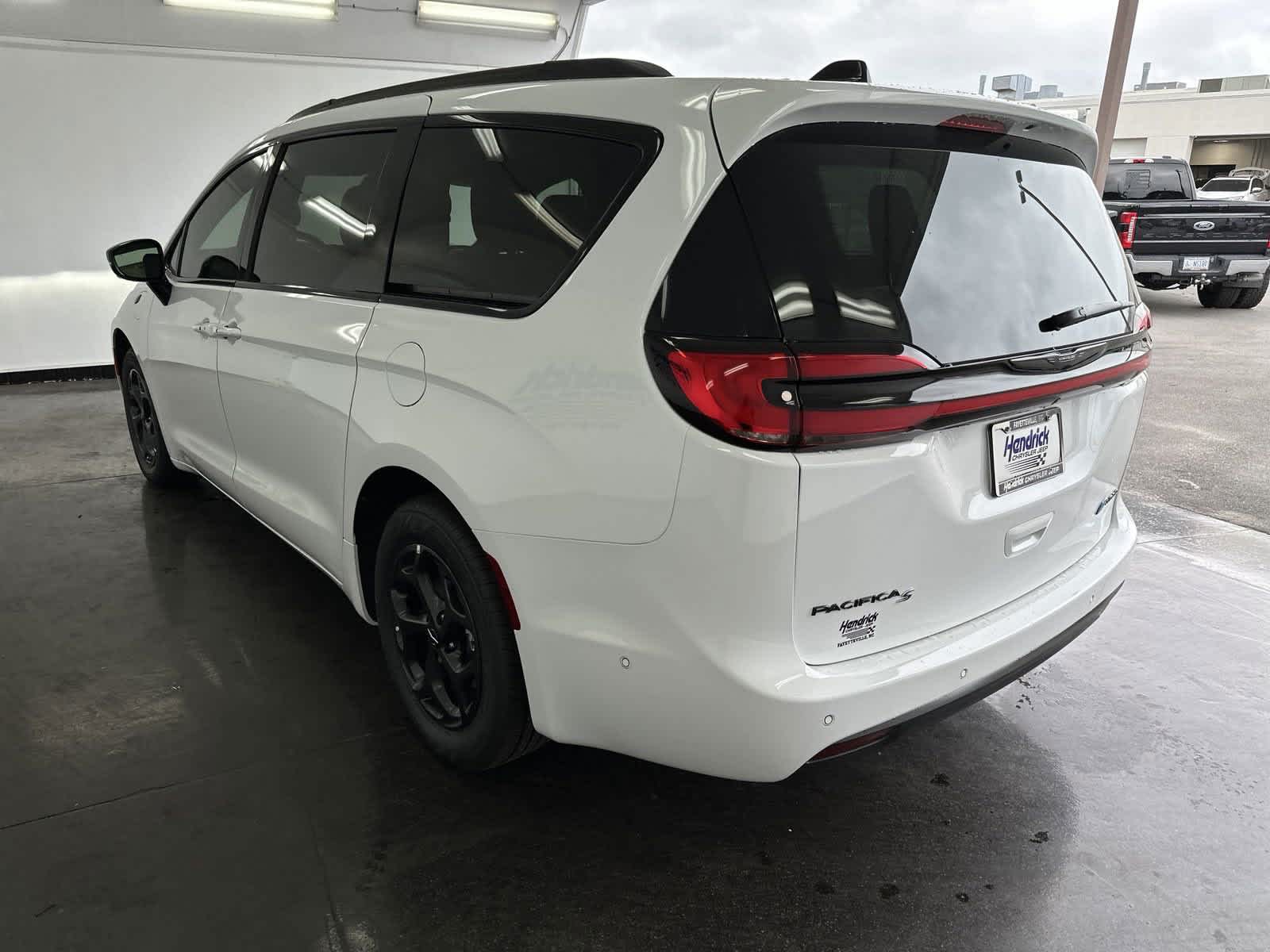 2024 Chrysler Pacifica Hybrid Premium S Appearance Pkg 6