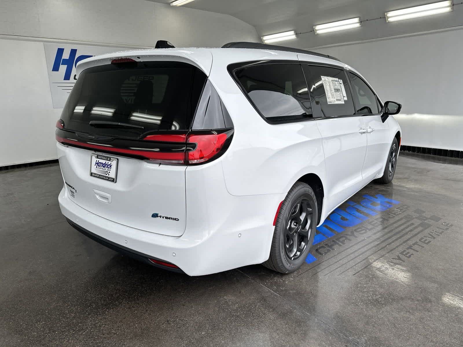 2024 Chrysler Pacifica LIMITED 8