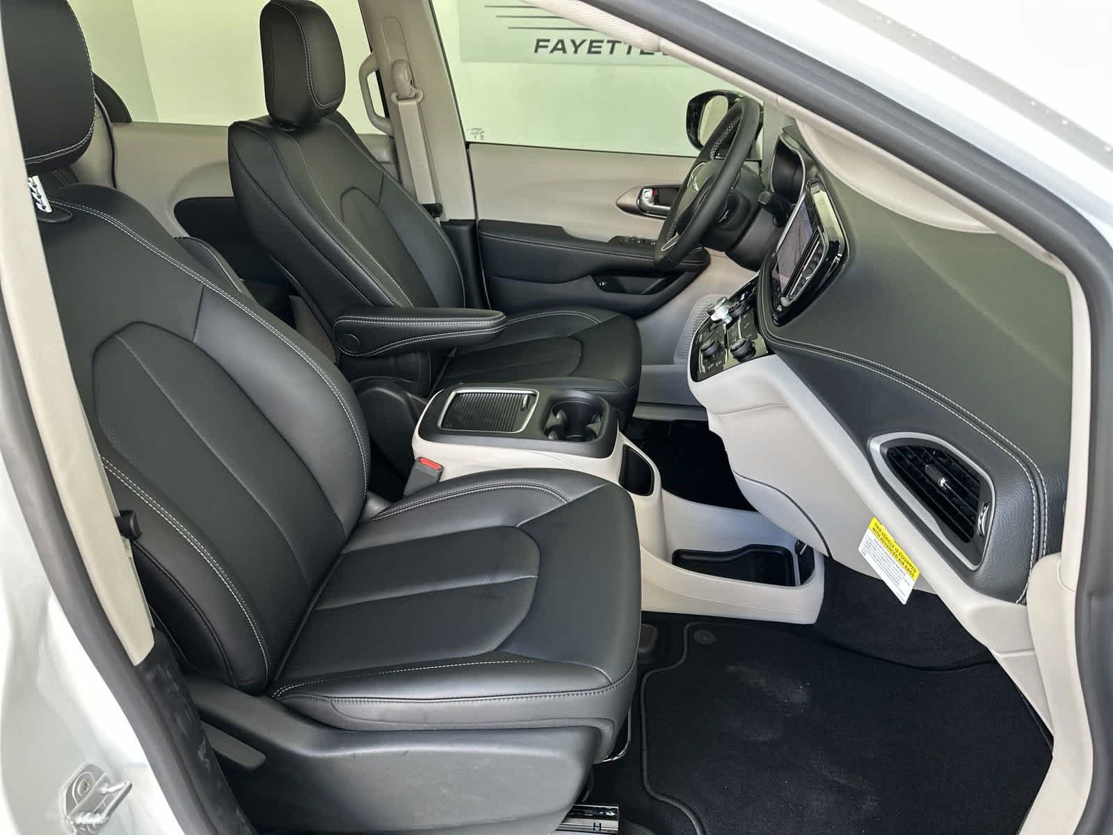 2024 Chrysler Pacifica LIMITED 19