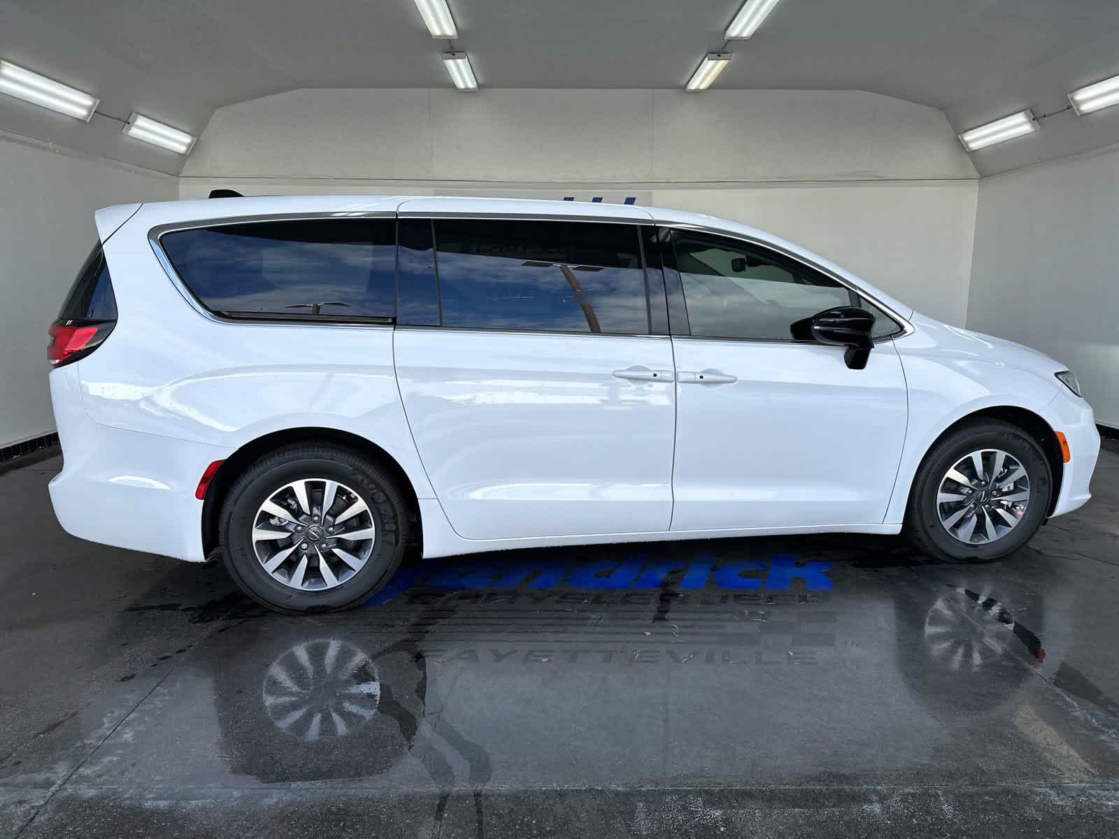 2024 Chrysler Pacifica LIMITED 9