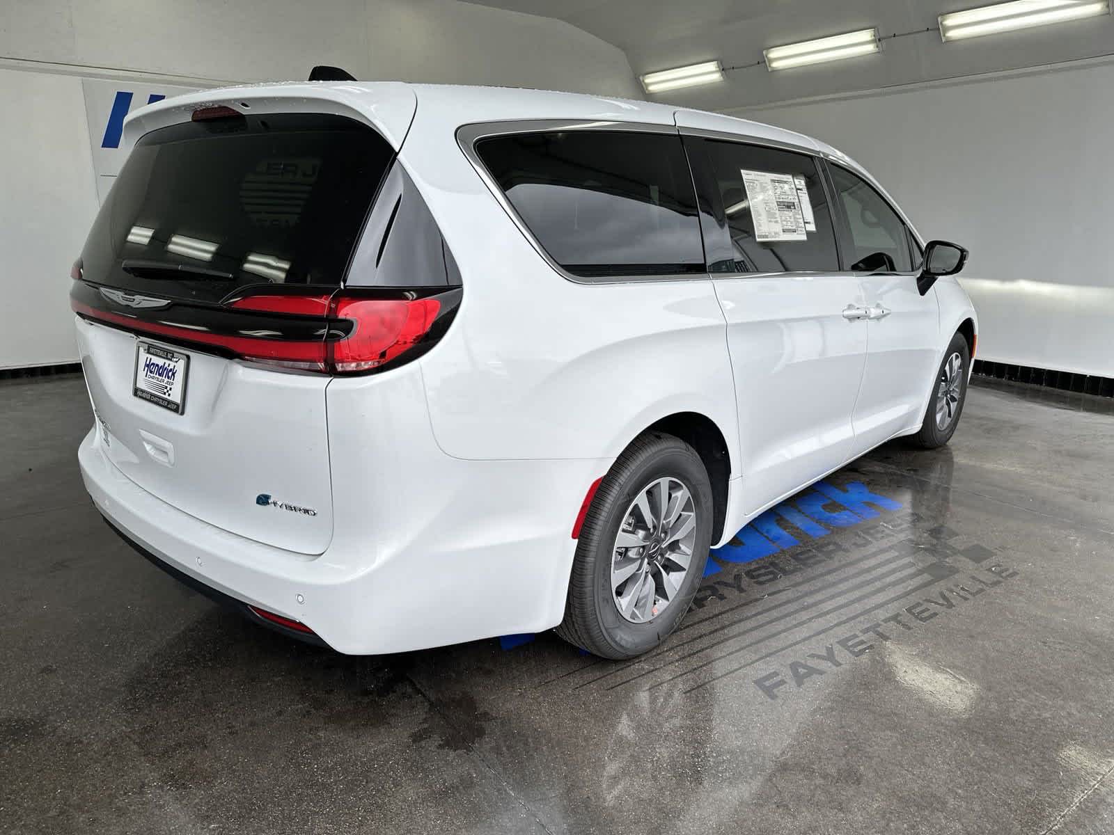 2024 Chrysler Pacifica LIMITED 8