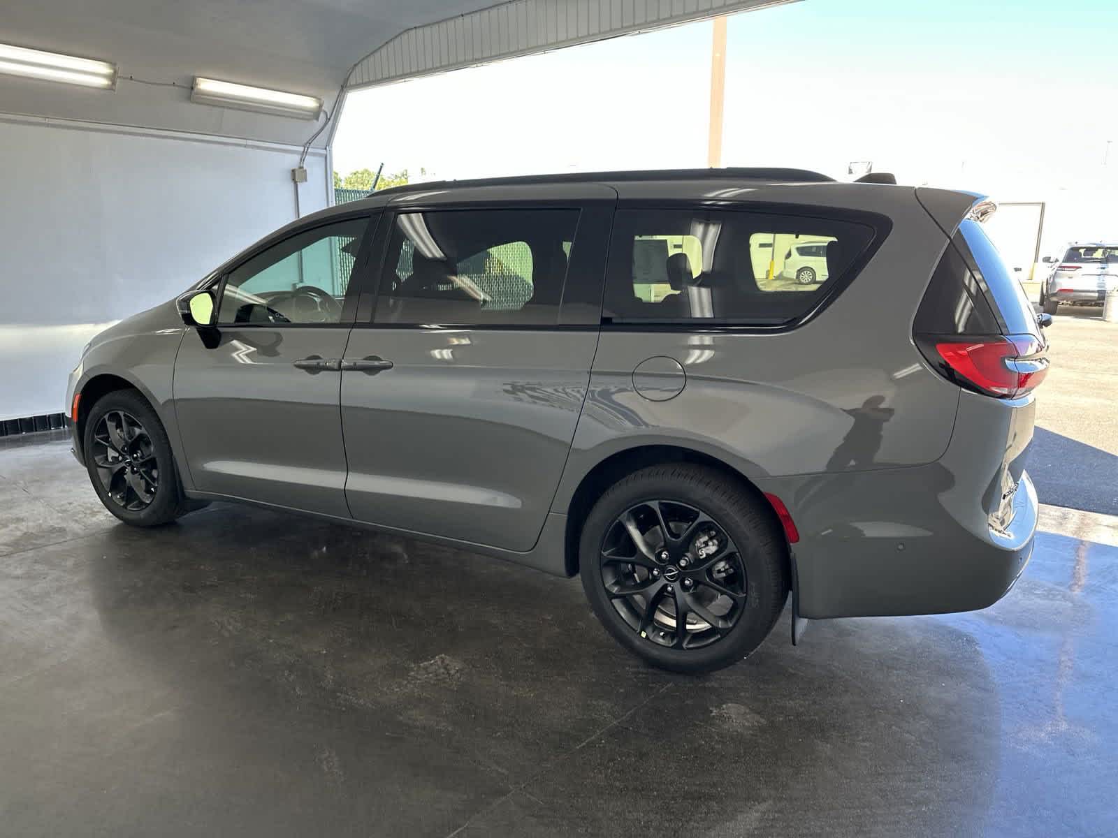 2024 Chrysler Pacifica Limited 5