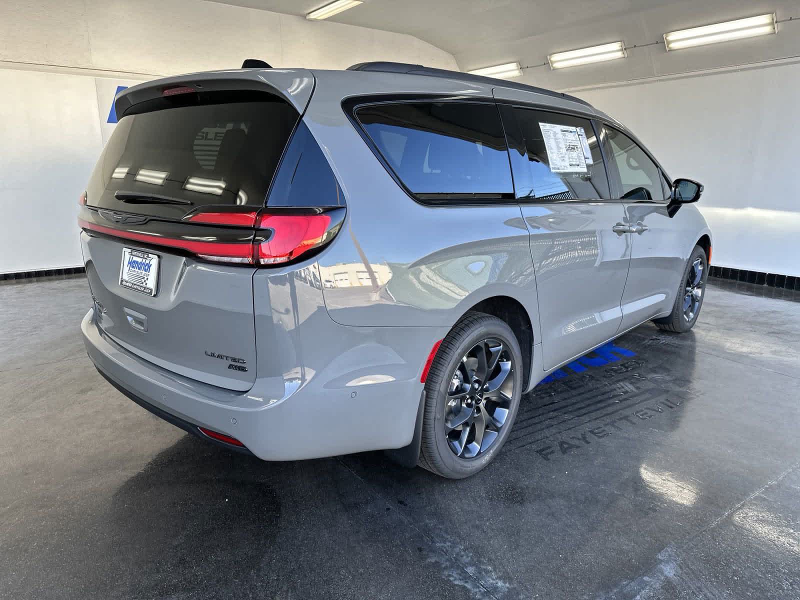 2024 Chrysler Pacifica Limited 8