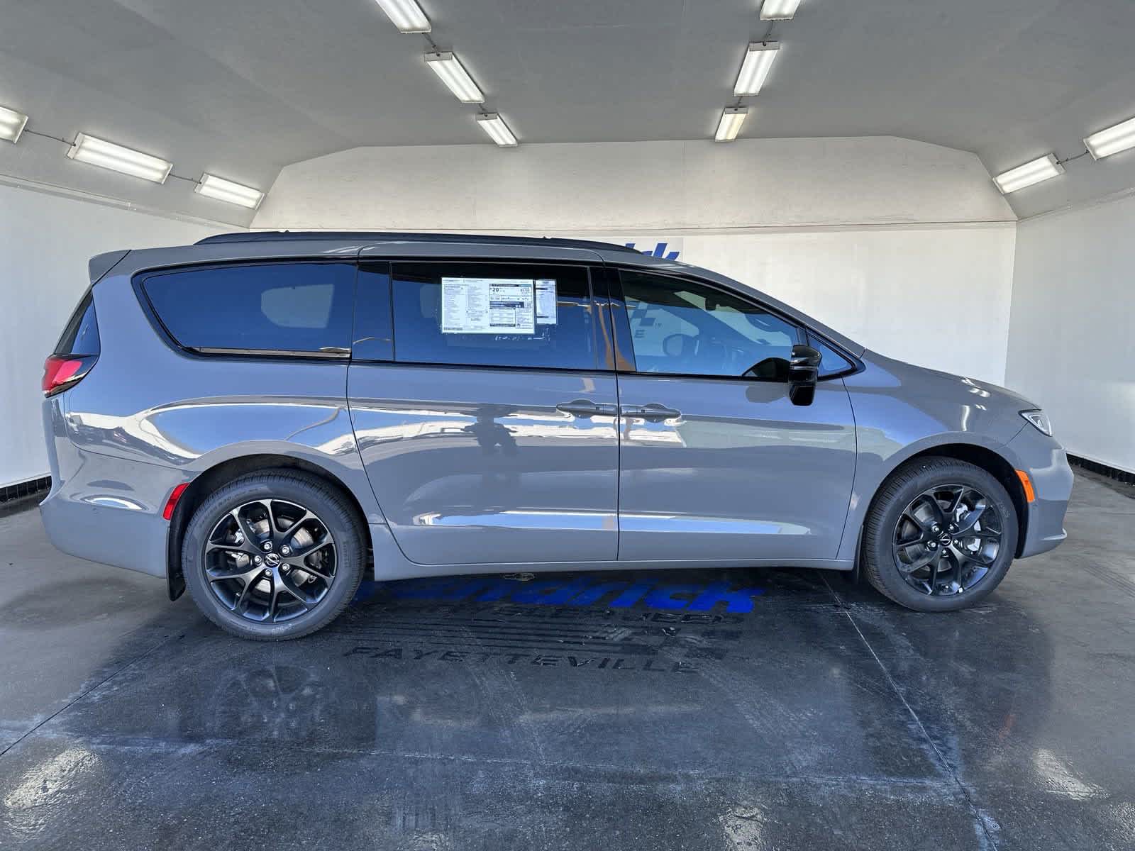 2024 Chrysler Pacifica Limited 9