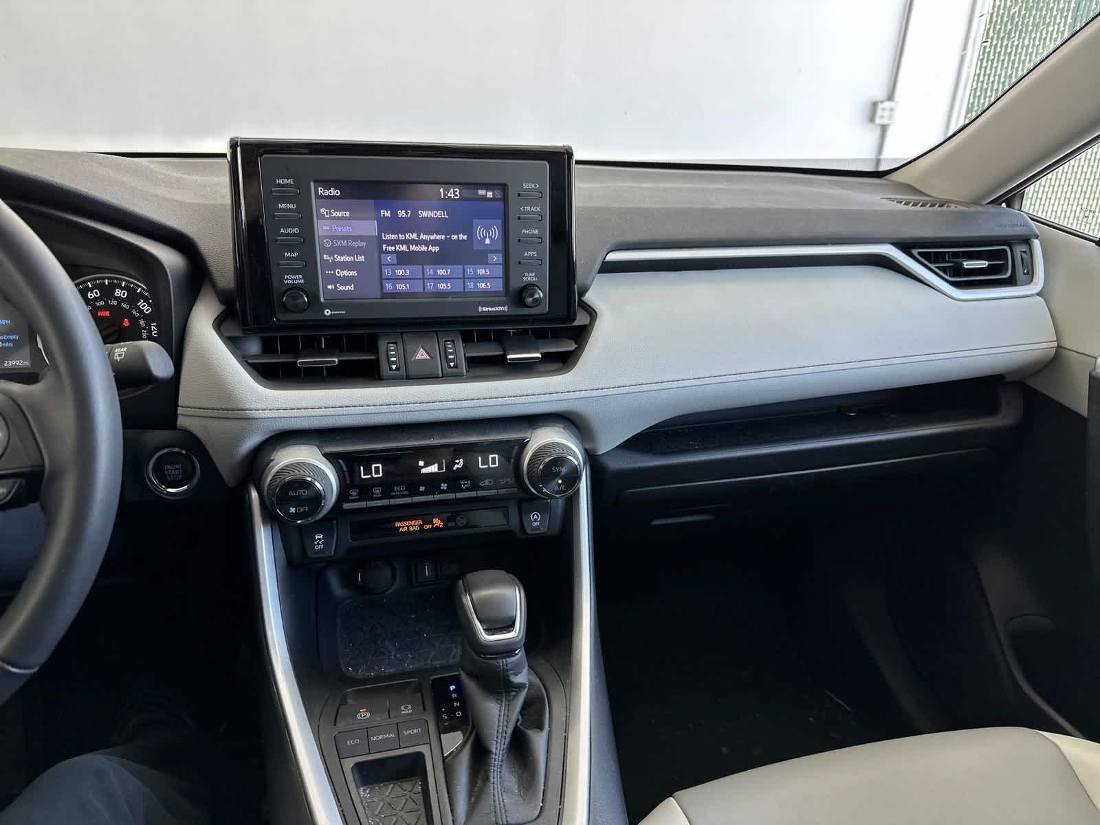 2021 Toyota RAV4 XLE Premium 28