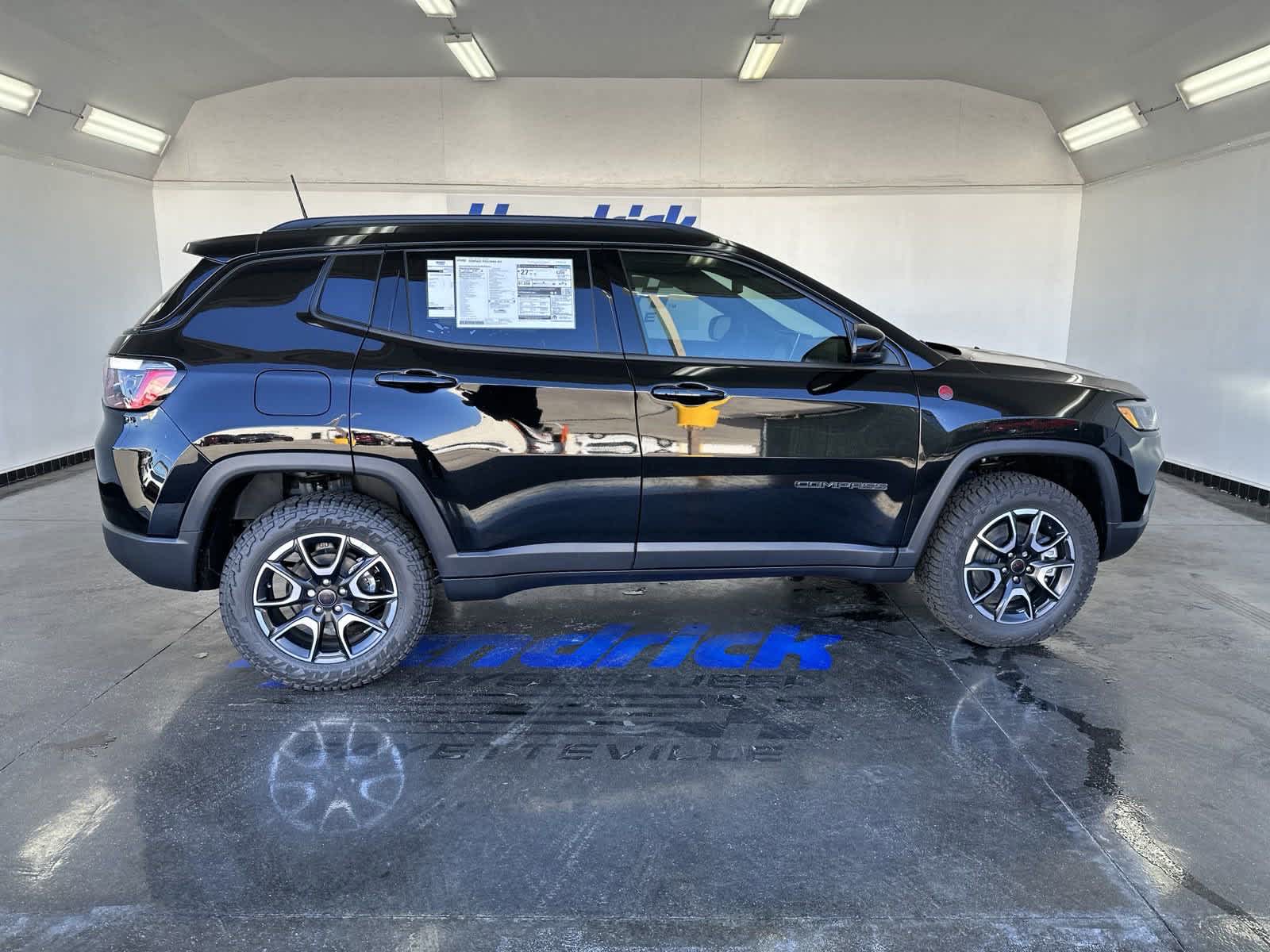 2025 Jeep Compass Trailhawk 9