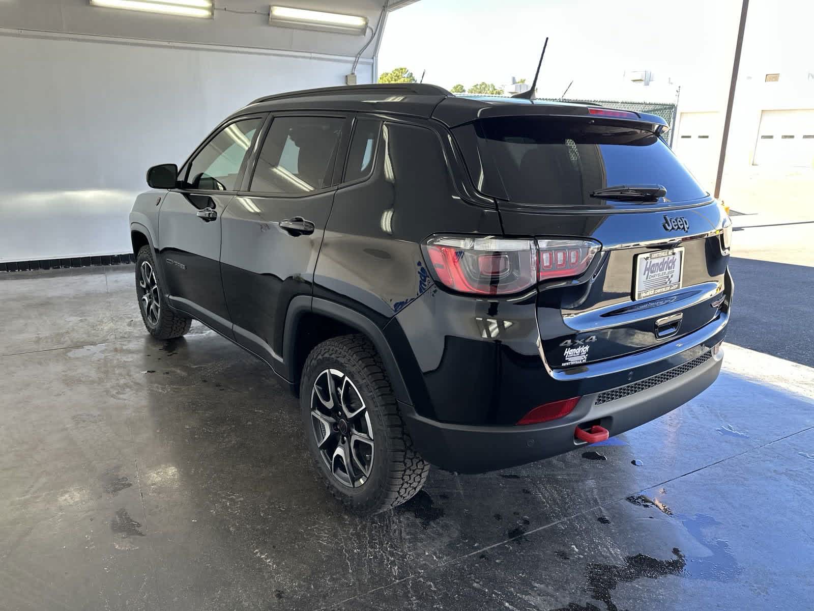 2025 Jeep Compass Trailhawk 6