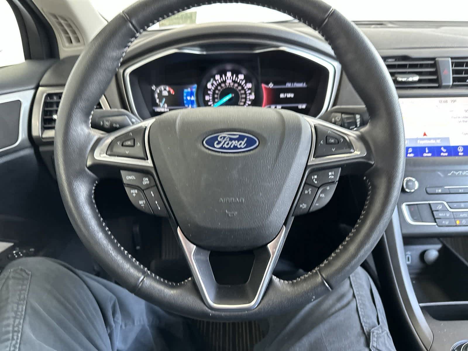 2020 Ford Fusion SE 16