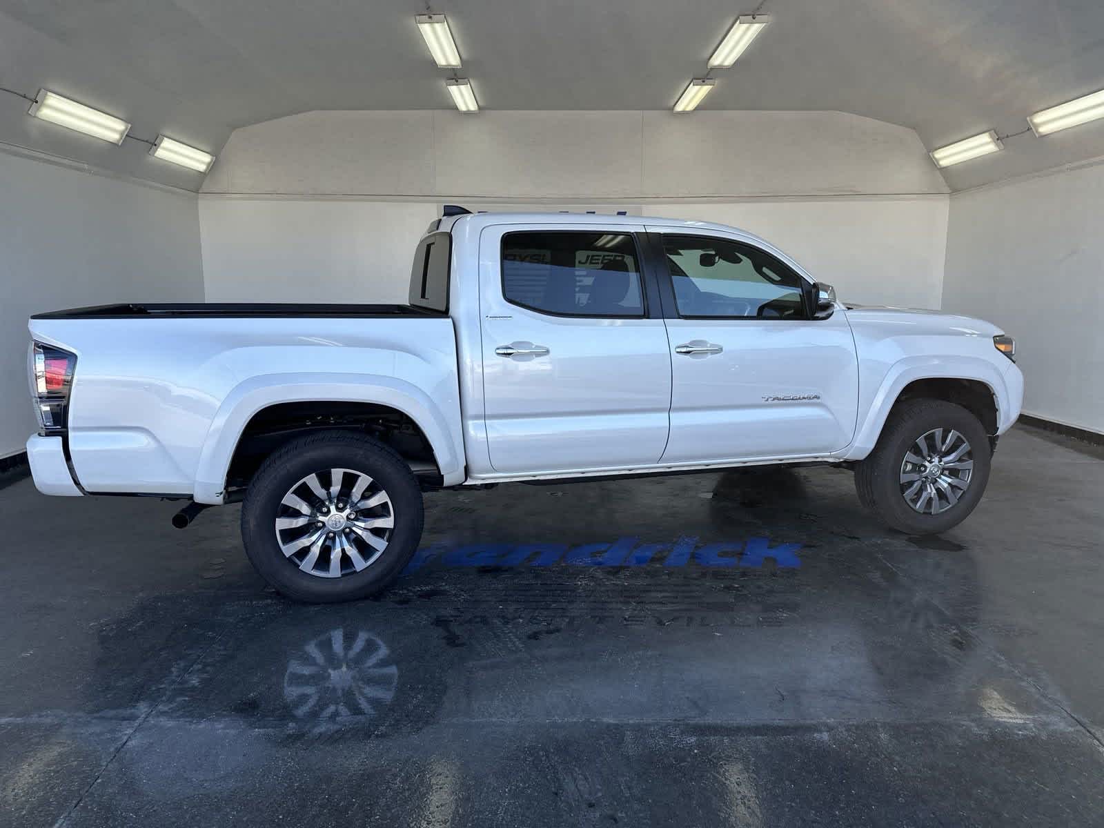 2023 Toyota Tacoma Limited Double Cab 5 Bed V6 AT 10