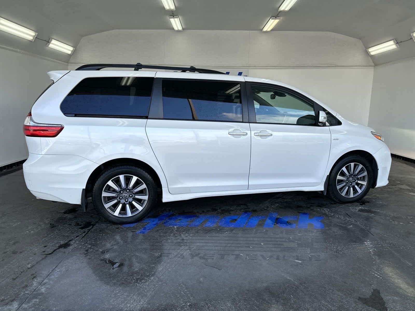 2020 Toyota Sienna Limited Premium 10