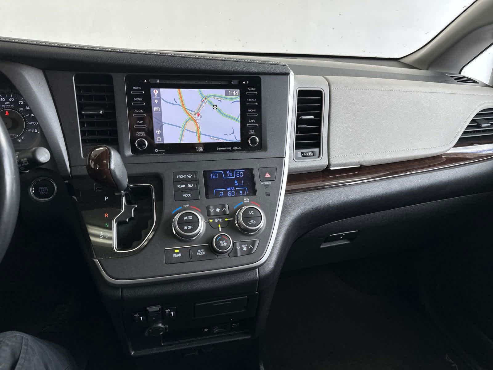 2020 Toyota Sienna Limited Premium 27