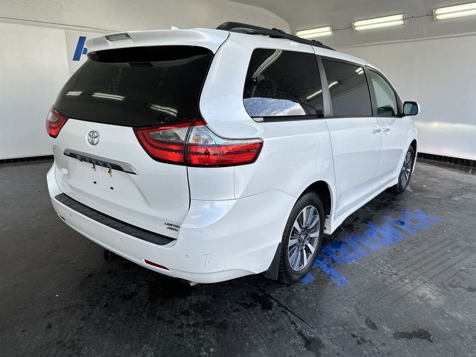 2020 Toyota Sienna Limited Premium 9