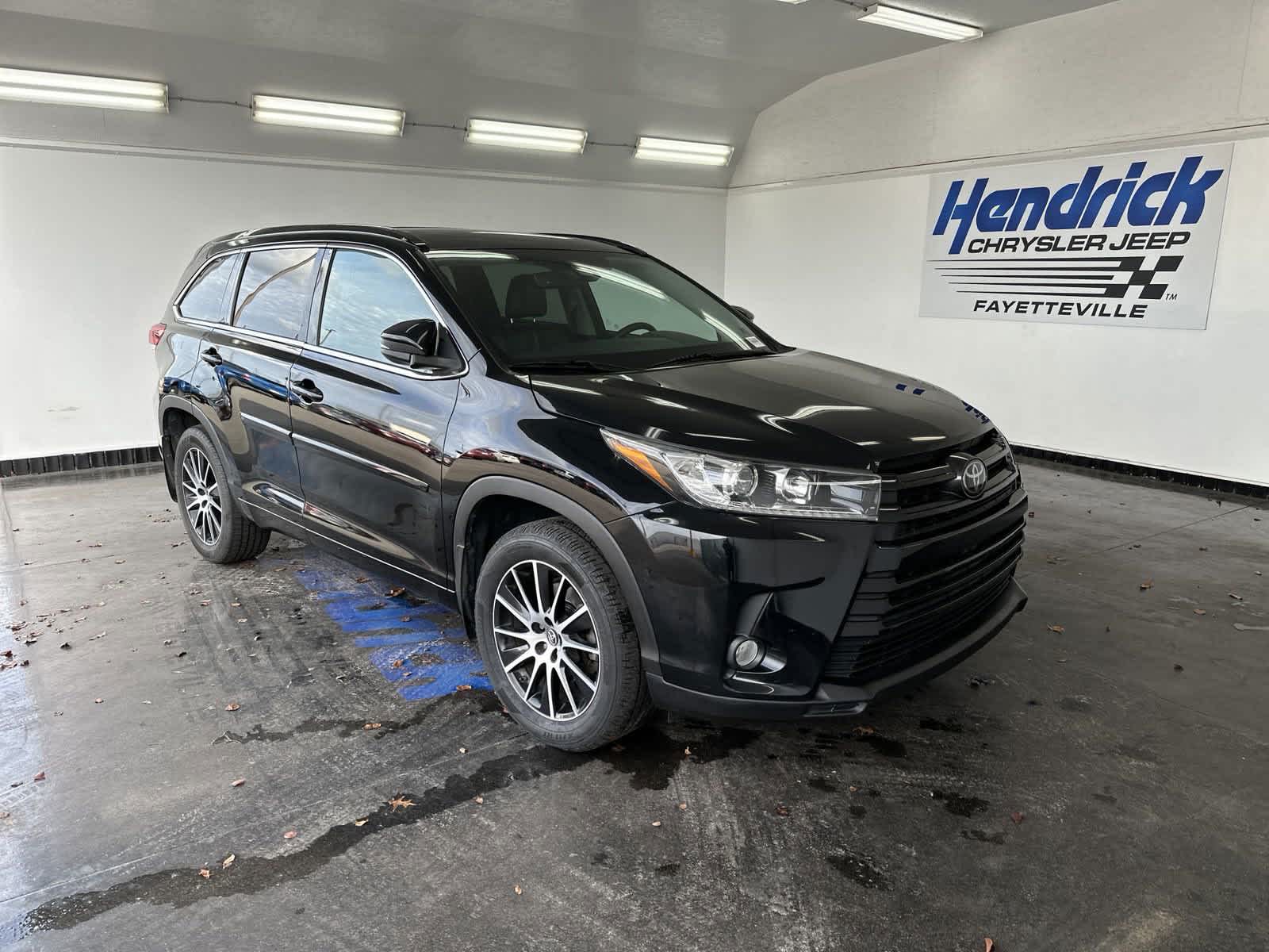 2018 Toyota Highlander SE 2