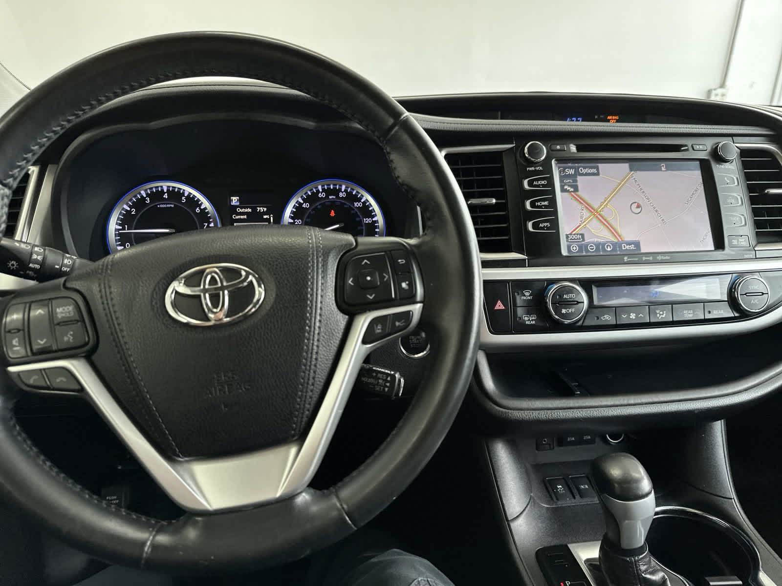 2018 Toyota Highlander SE 27