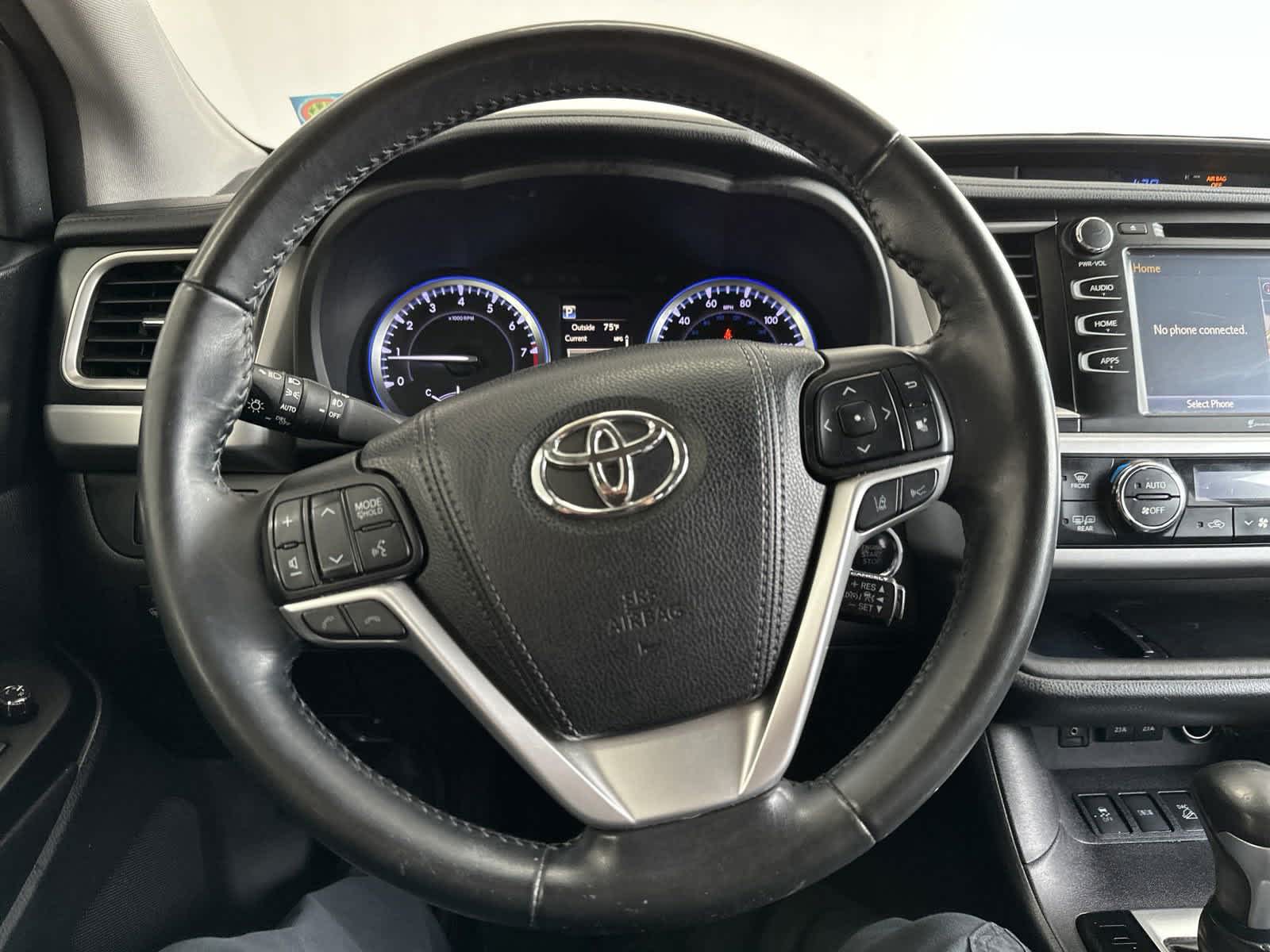 2018 Toyota Highlander SE 16