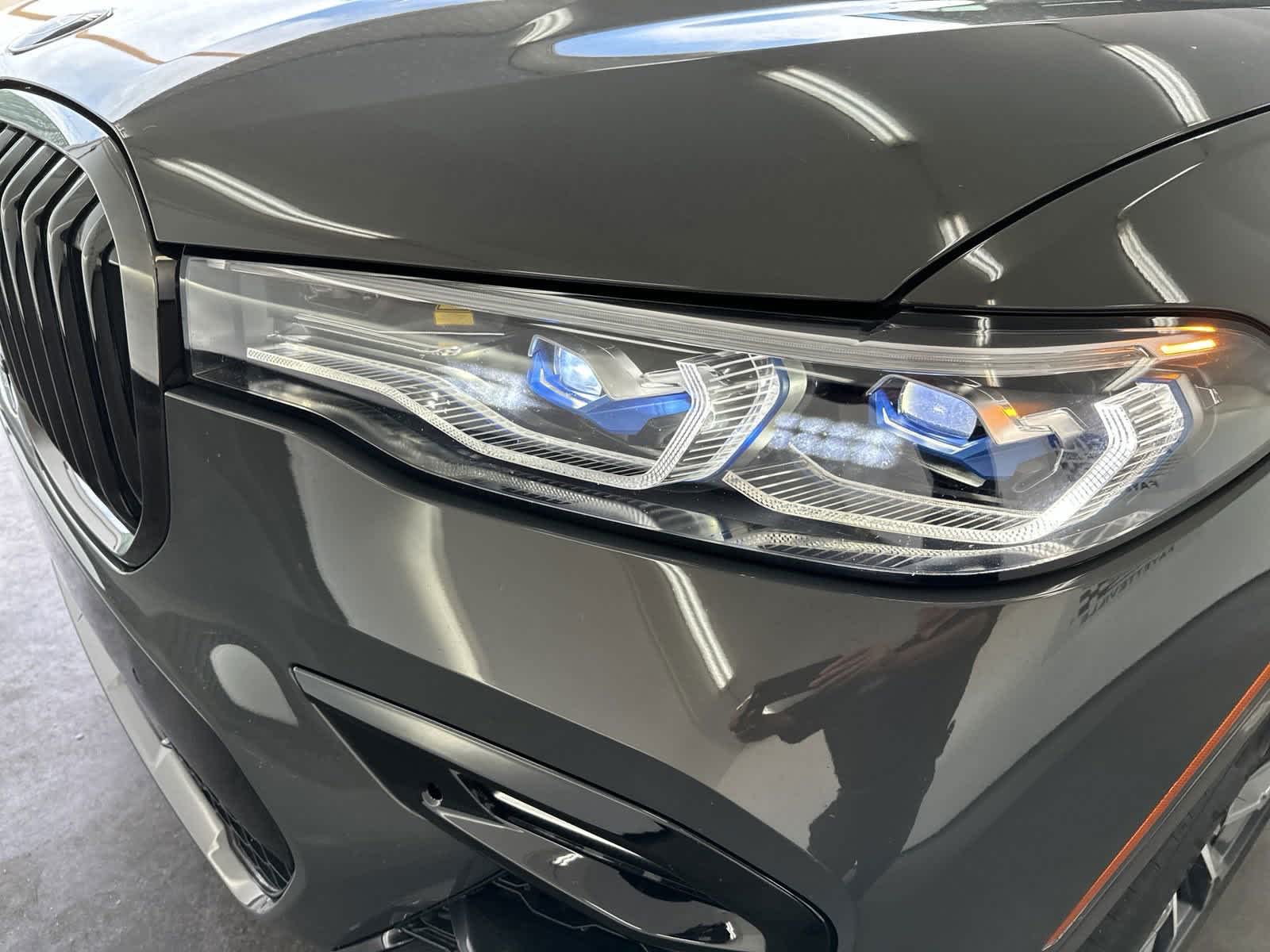 2022 BMW X7 M50i 8