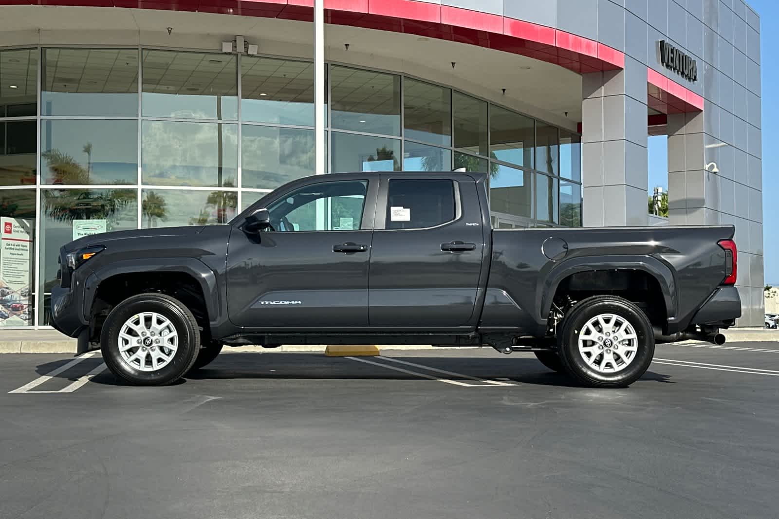 2025 Toyota Tacoma SR5 Double Cab photo 7