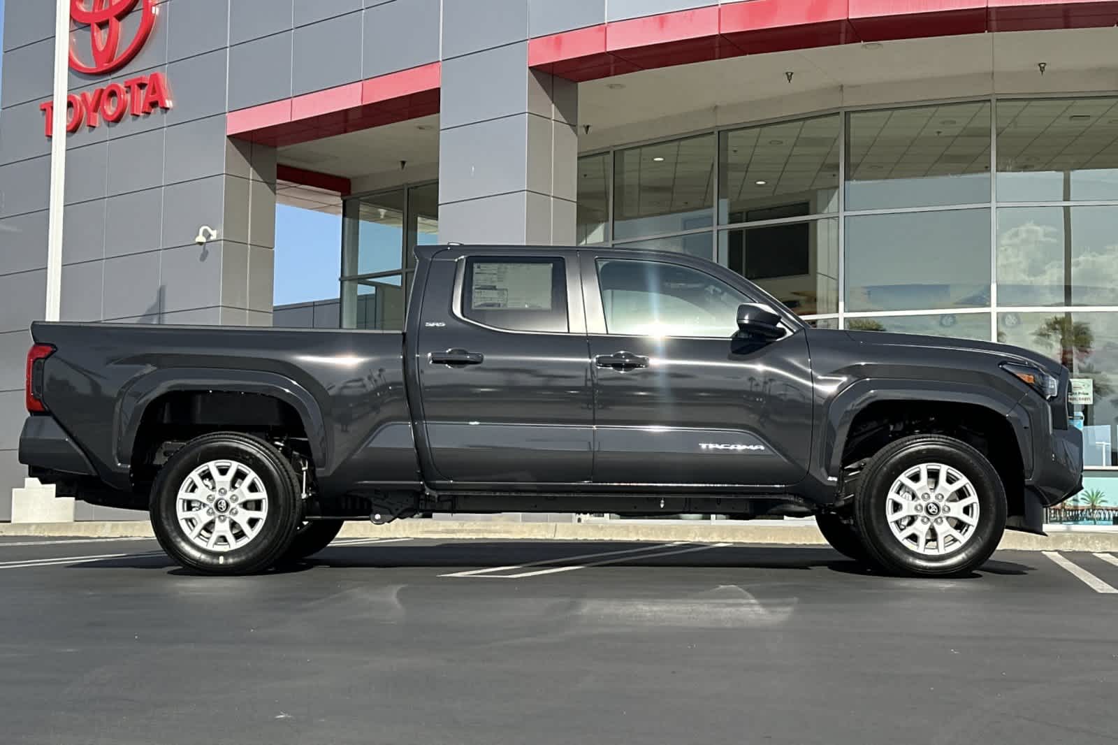 2025 Toyota Tacoma SR5 Double Cab photo 3