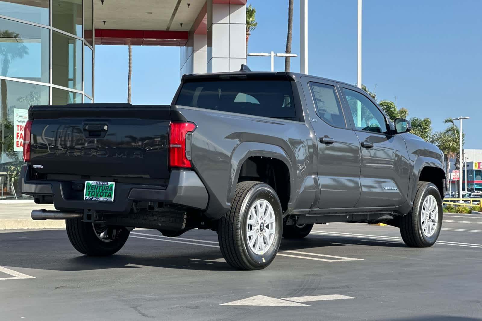 2025 Toyota Tacoma SR5 Double Cab photo 4