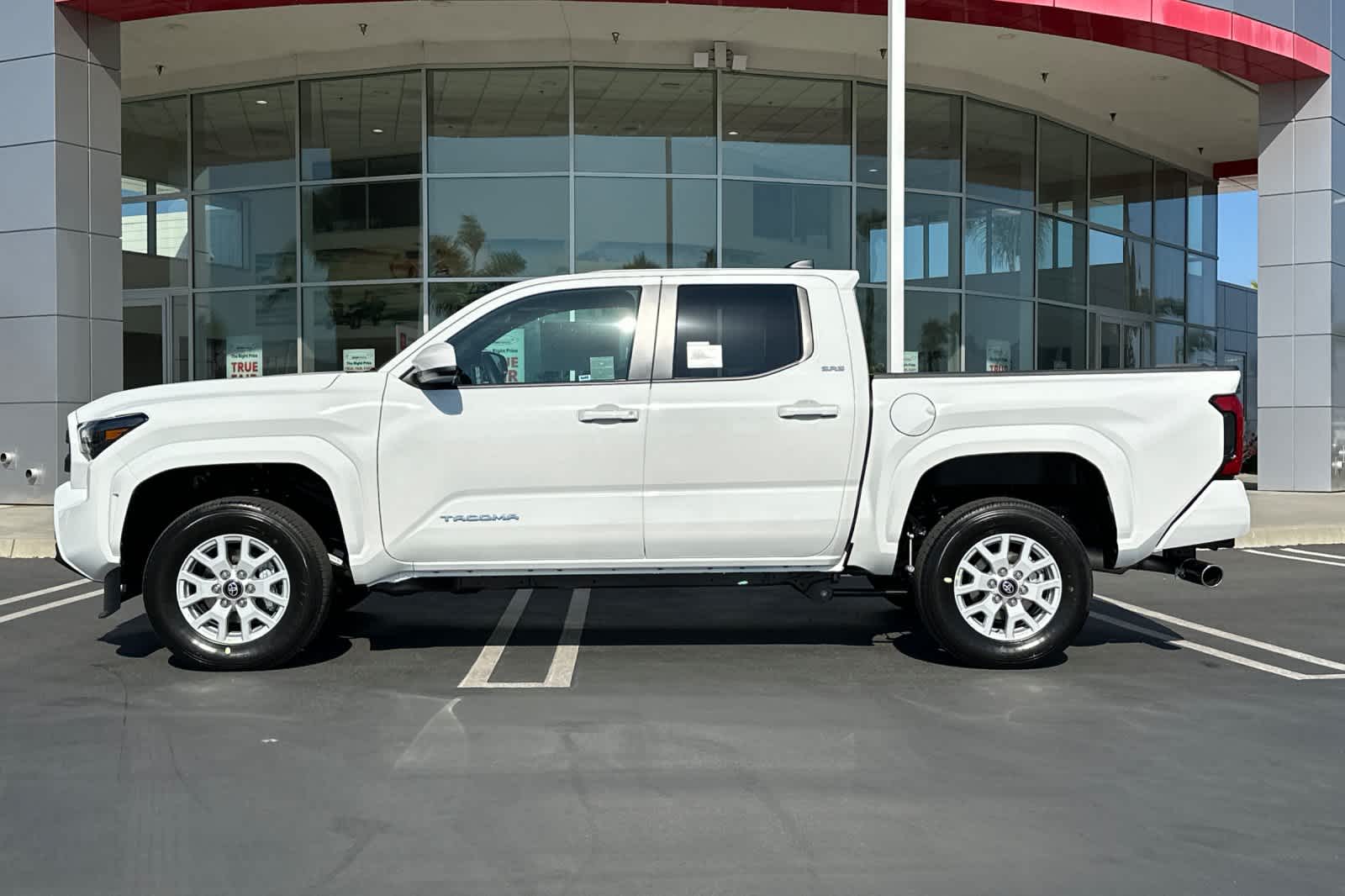 2025 Toyota Tacoma SR5 Double Cab photo 7
