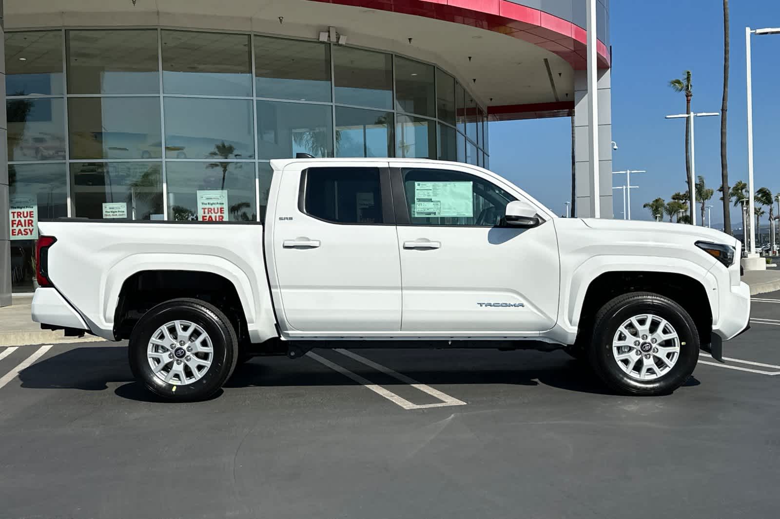 2025 Toyota Tacoma SR5 Double Cab photo 3