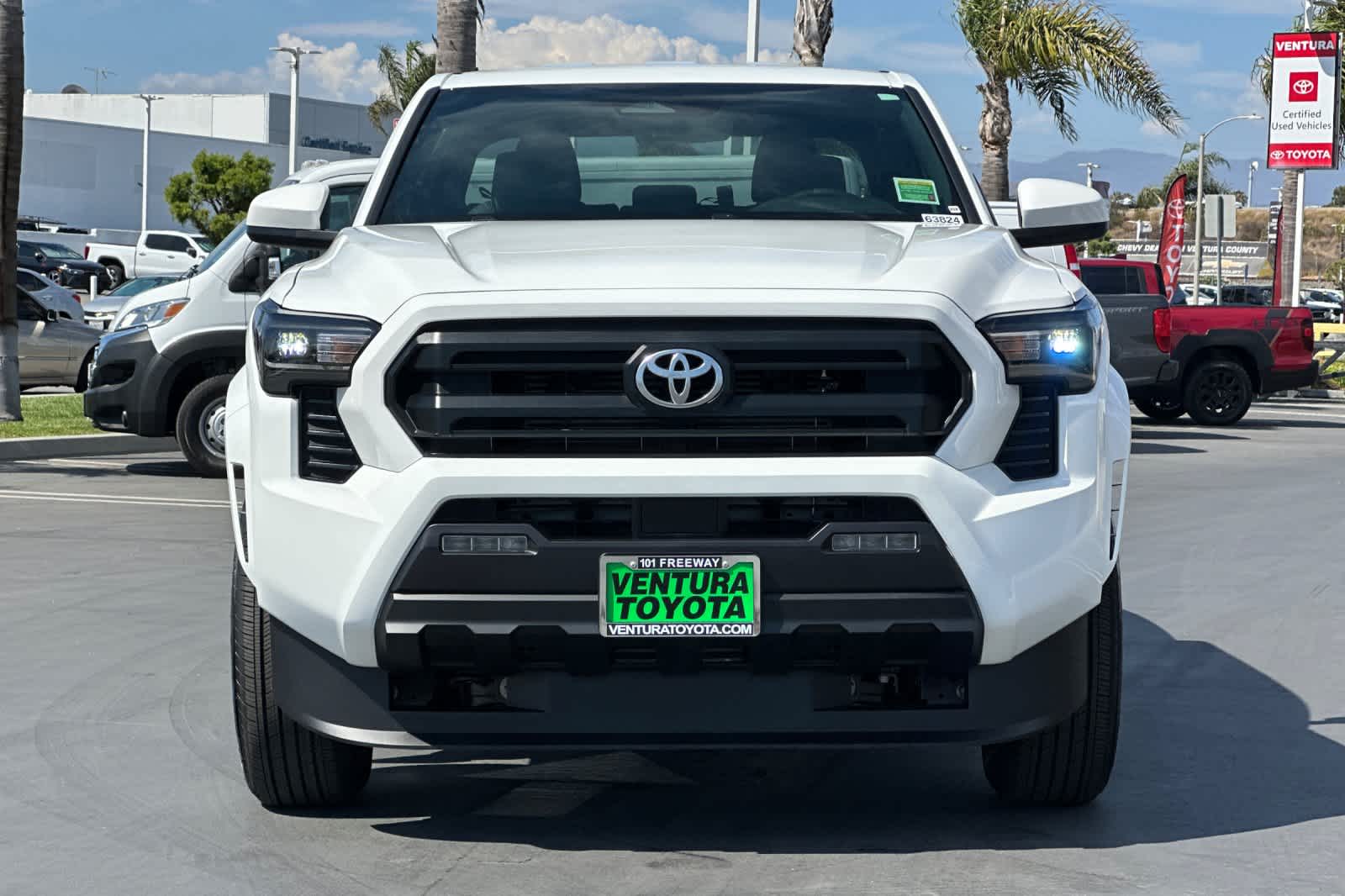 2025 Toyota Tacoma SR5 Double Cab photo 8