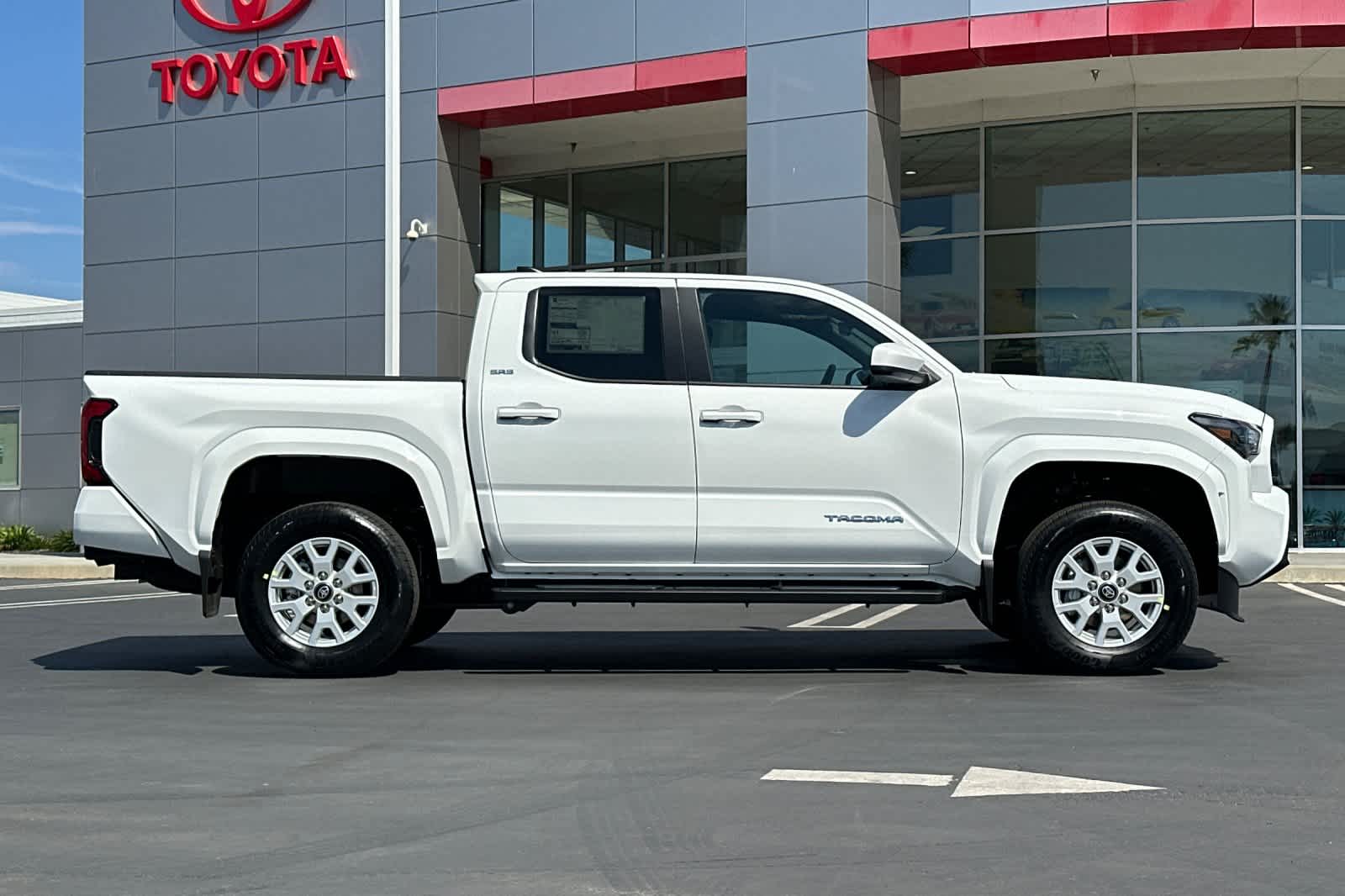 2025 Toyota Tacoma SR5 Double Cab photo 2