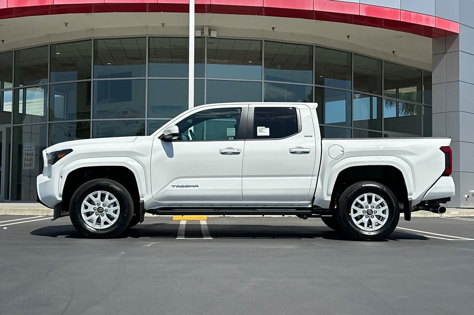 2025 Toyota Tacoma SR5 Double Cab photo 6