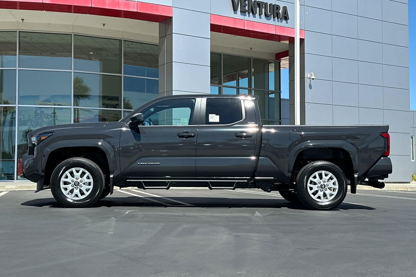 2025 Toyota Tacoma SR5 Double Cab photo 7