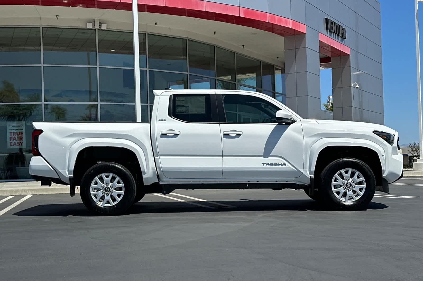 2025 Toyota Tacoma SR5 Double Cab photo 3