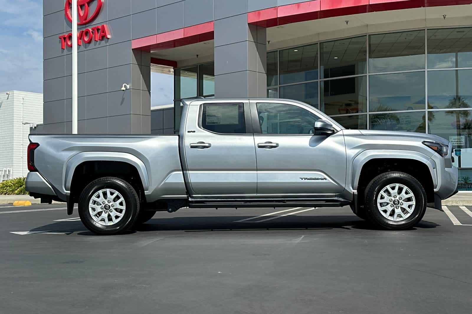 2025 Toyota Tacoma SR5 Double Cab photo 3
