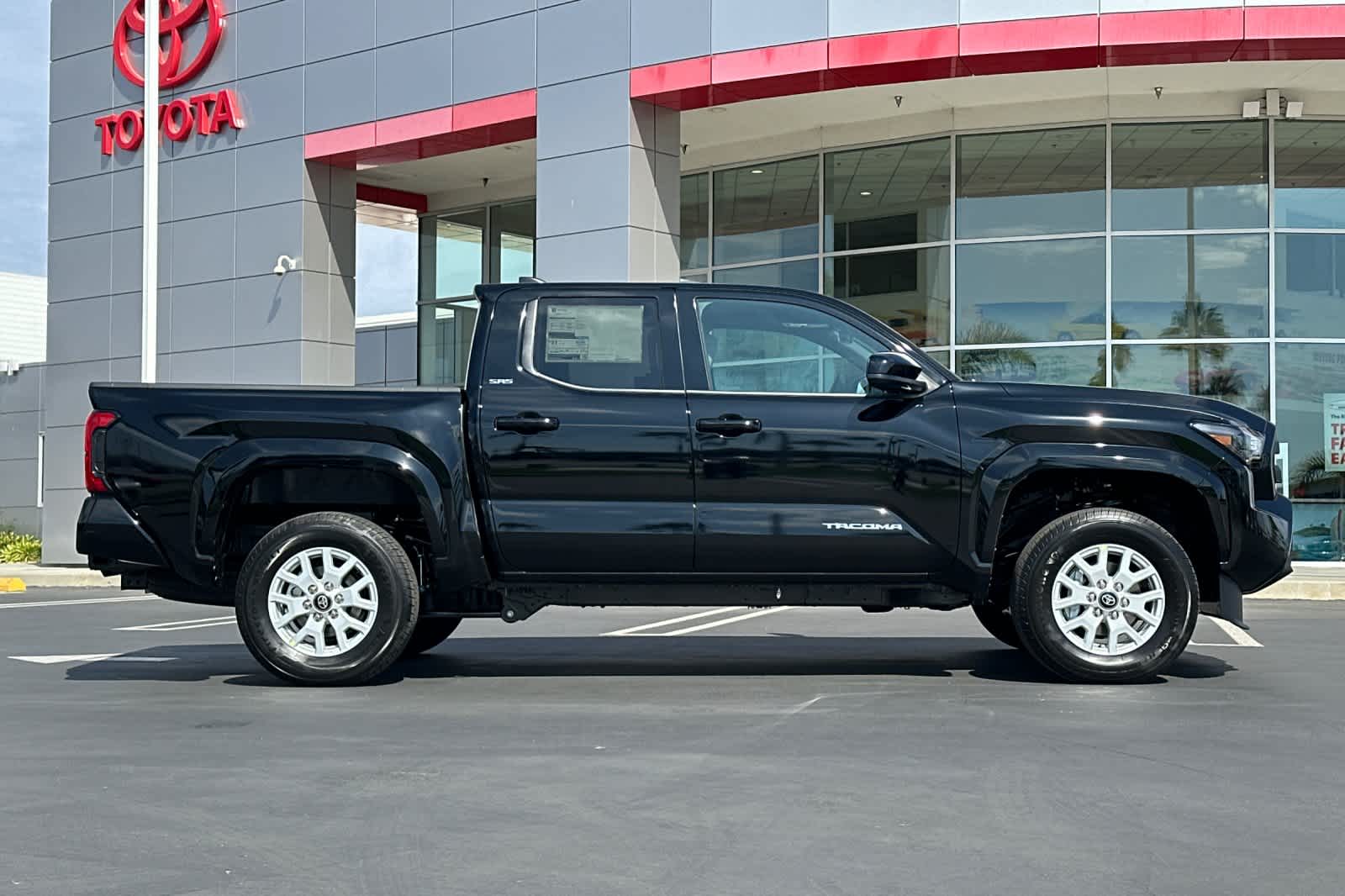 2025 Toyota Tacoma SR5 Double Cab photo 3
