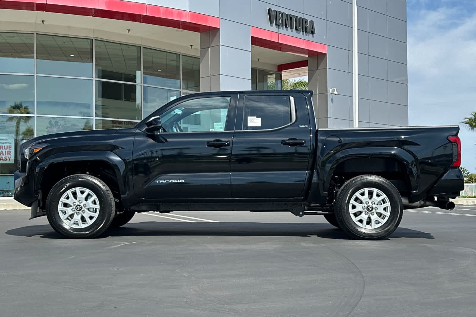 2025 Toyota Tacoma SR5 Double Cab photo 7
