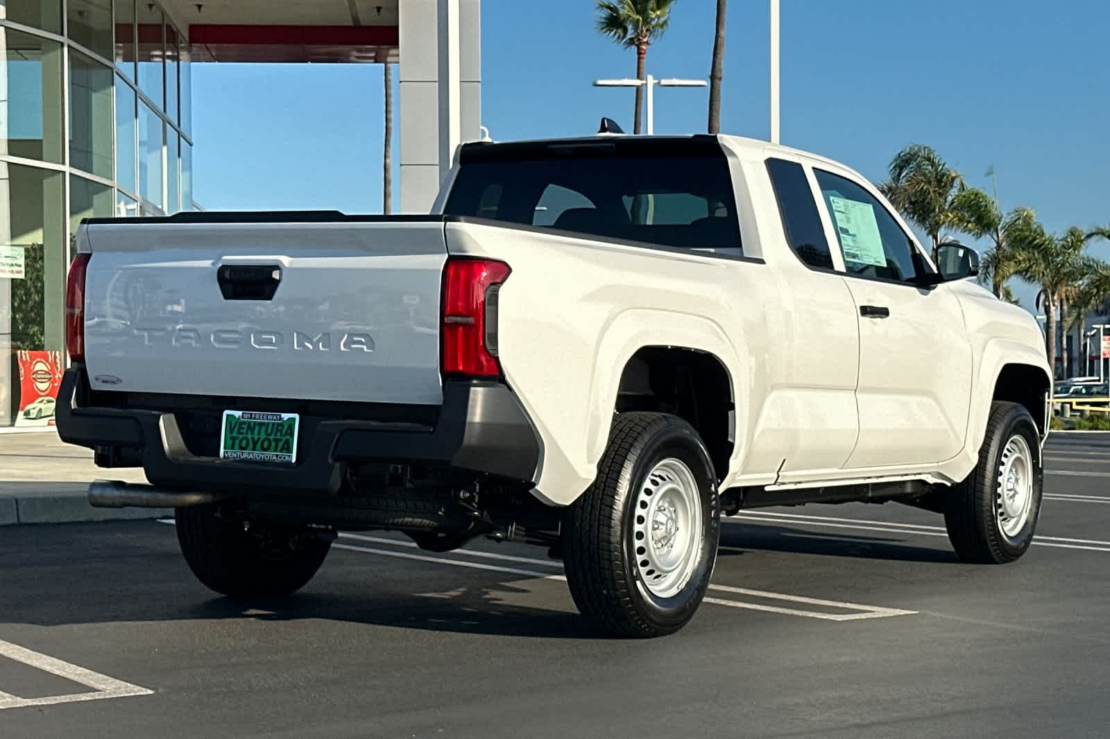 2025 Toyota Tacoma SR XtraCab photo 4