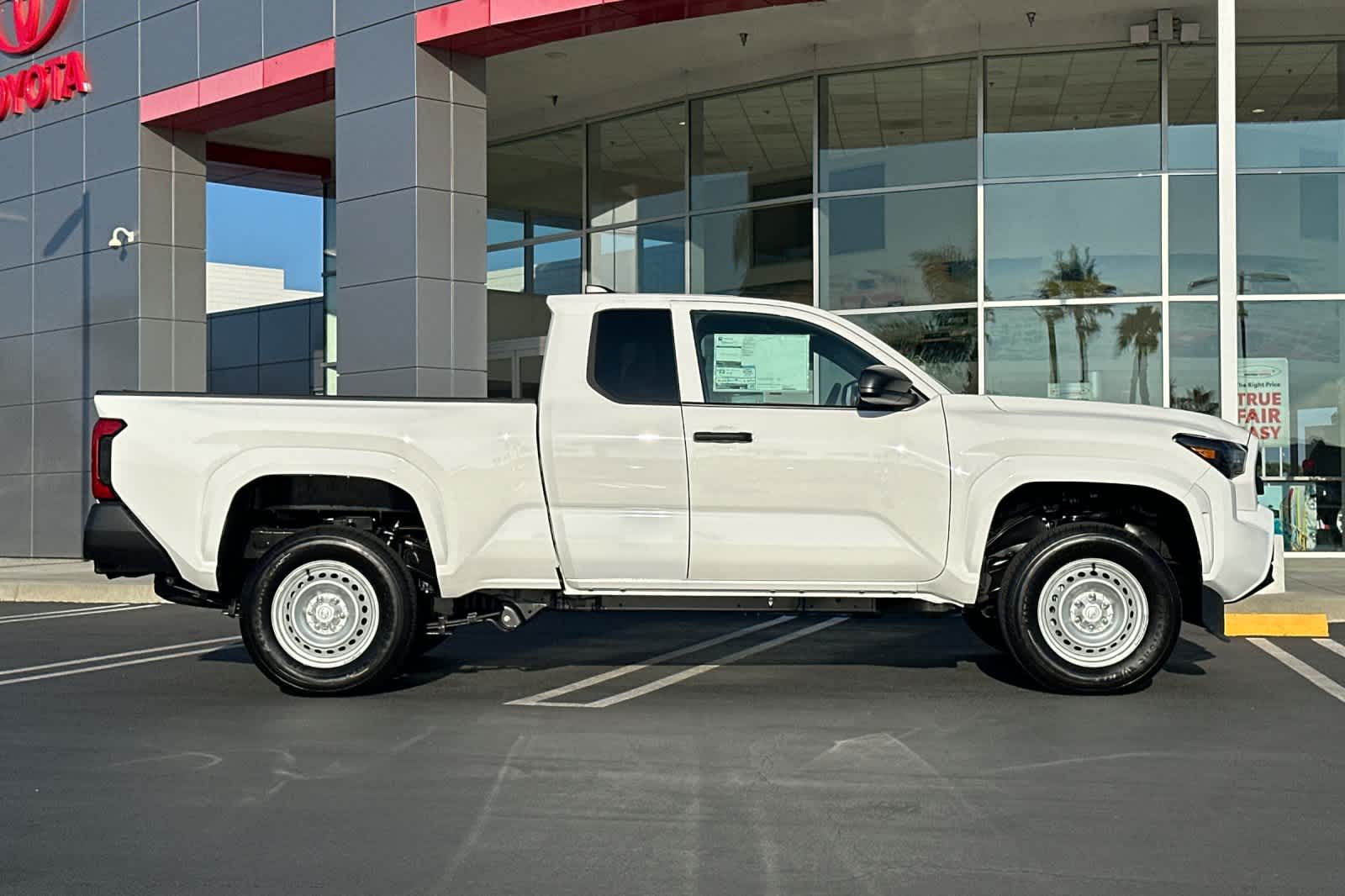 2025 Toyota Tacoma SR XtraCab photo 3
