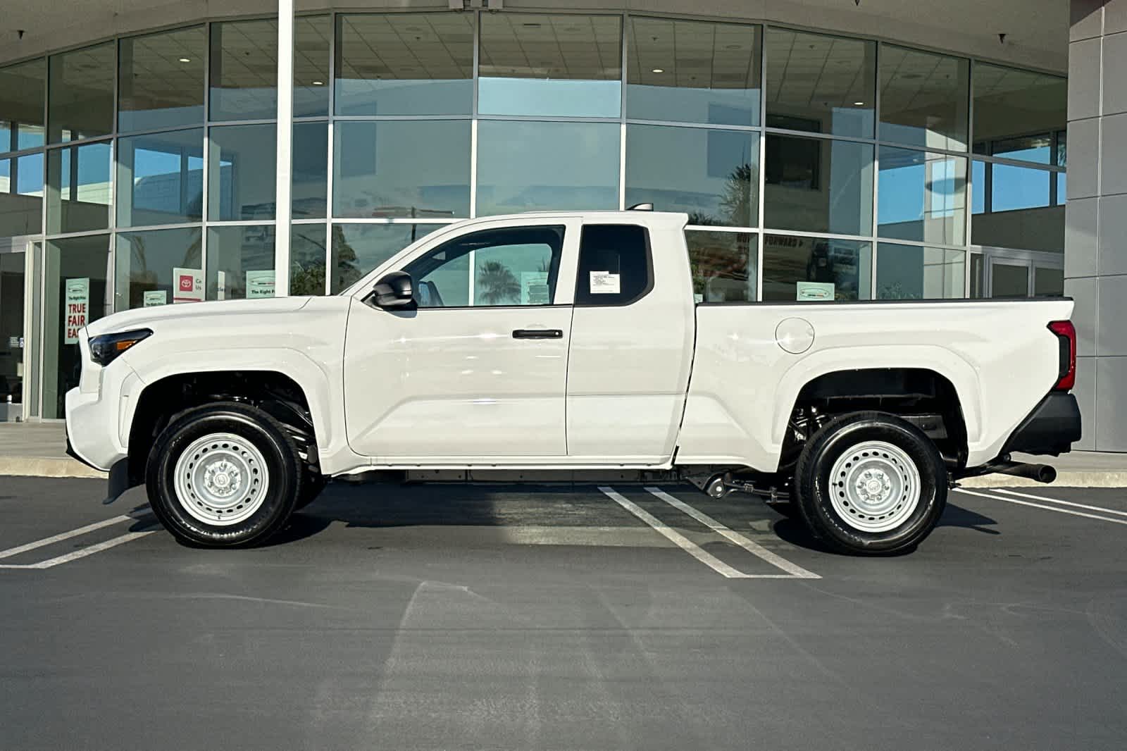 2025 Toyota Tacoma SR XtraCab photo 7