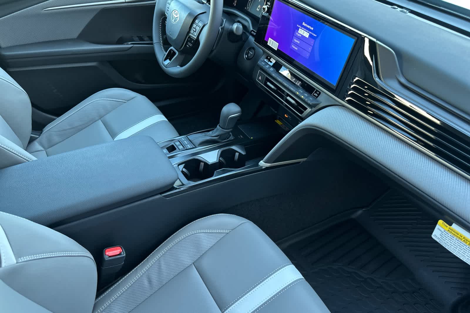 2025 Toyota Camry SE photo 13