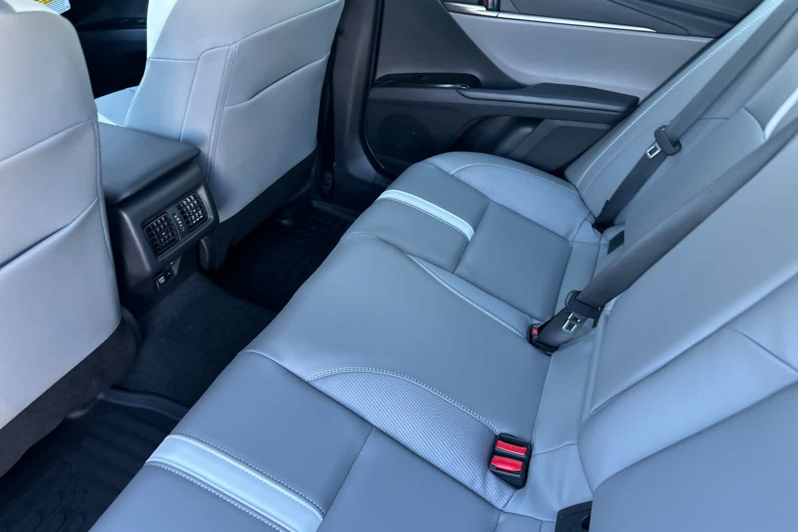 2025 Toyota Camry SE photo 10