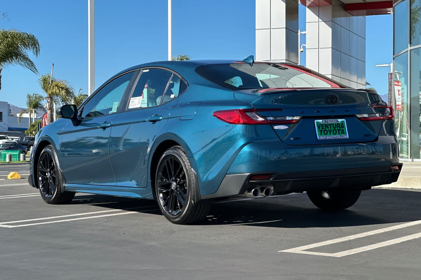 2025 Toyota Camry SE photo 5