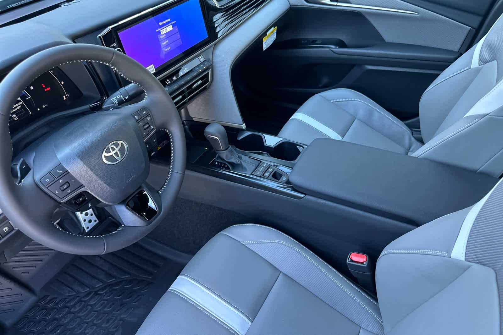 2025 Toyota Camry SE photo 8