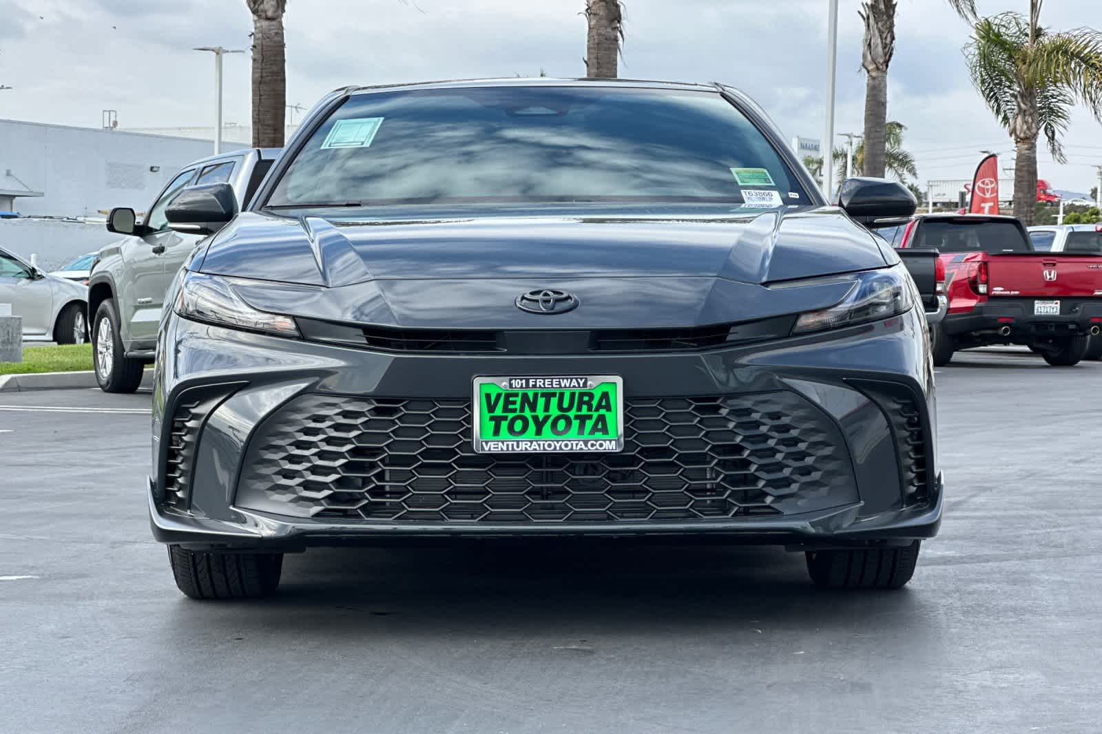 2025 Toyota Camry SE photo 3