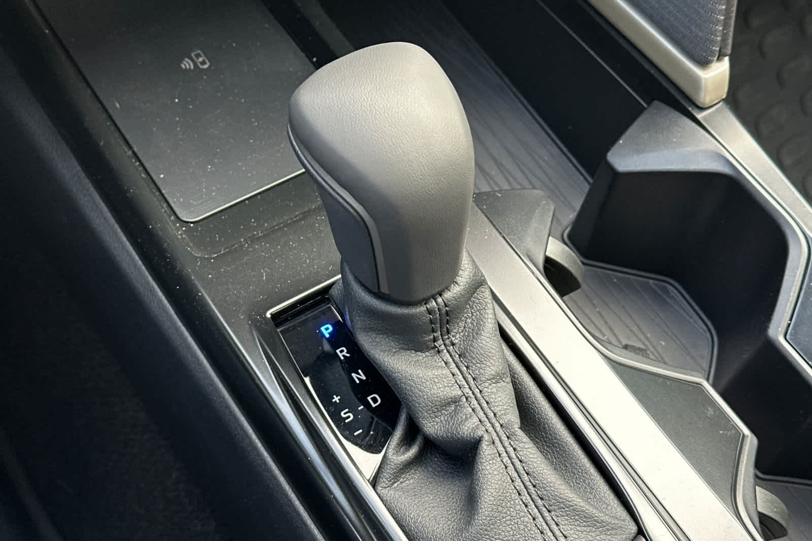 2025 Toyota Camry SE photo 10