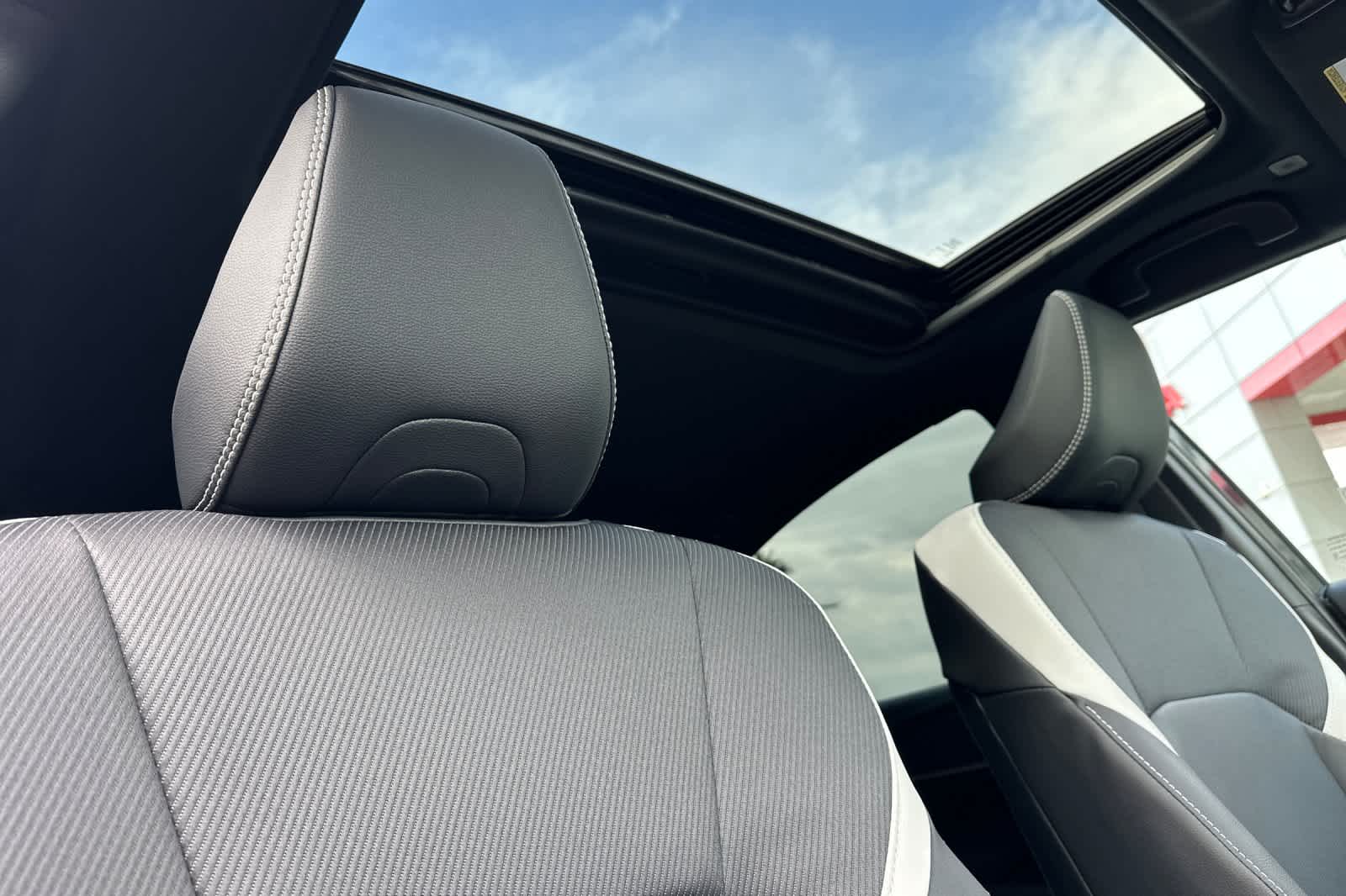 2025 Toyota Camry SE photo 8
