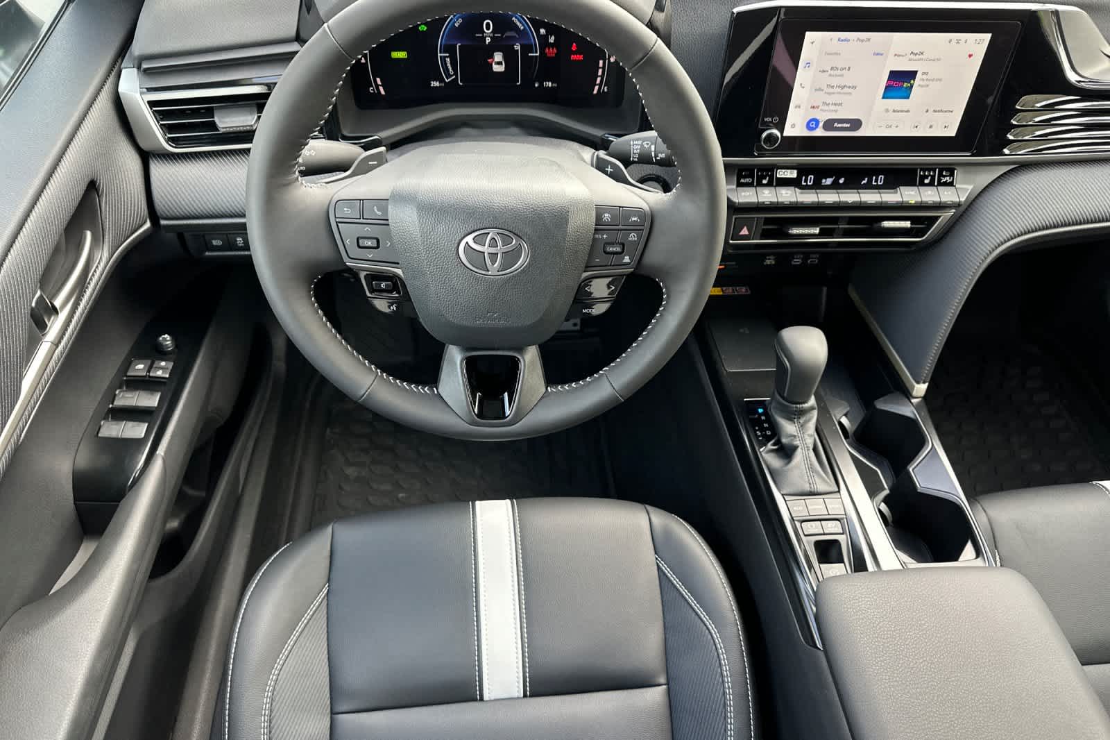 2025 Toyota Camry SE photo 6
