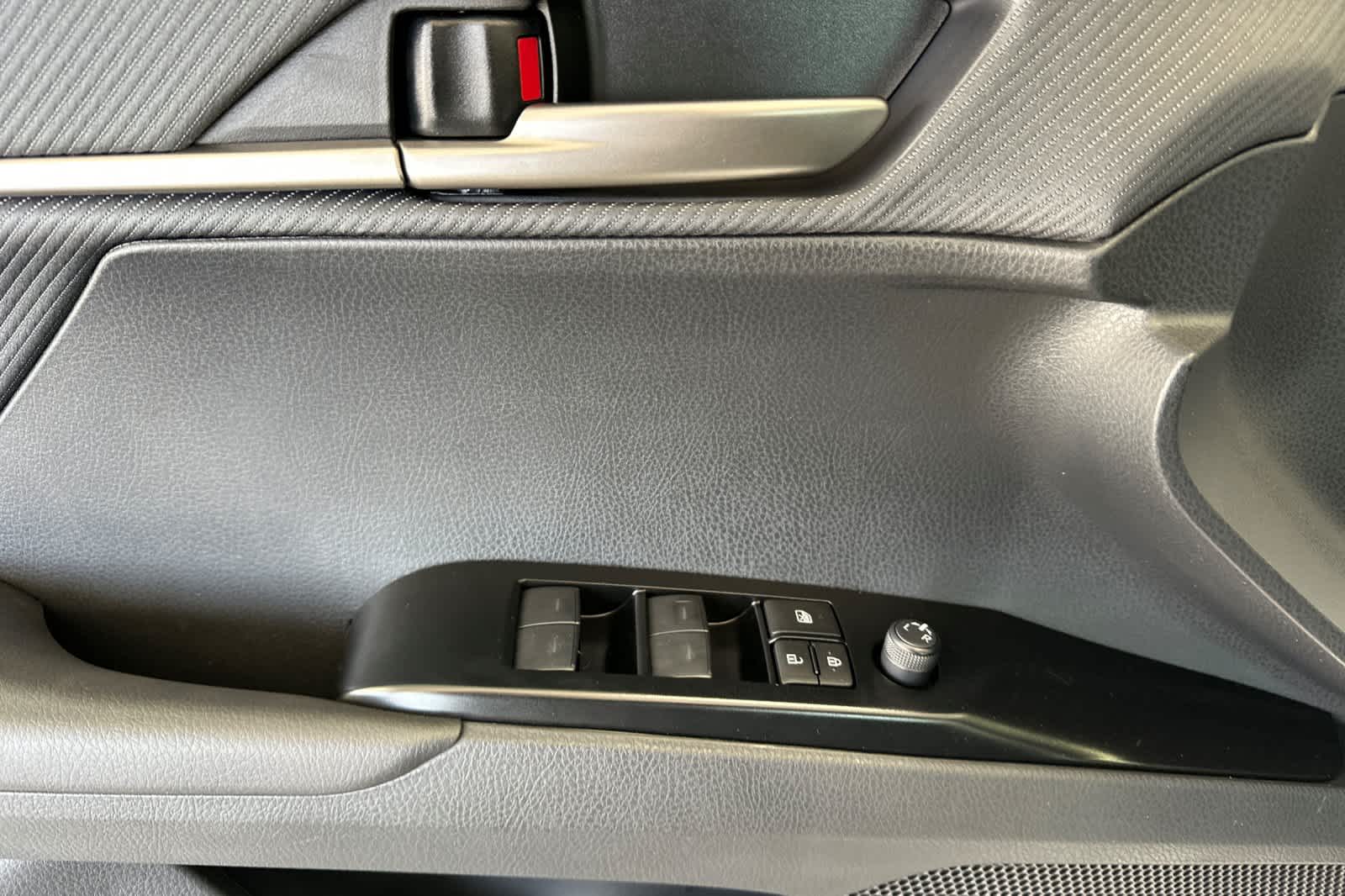 2025 Toyota Camry SE photo 6